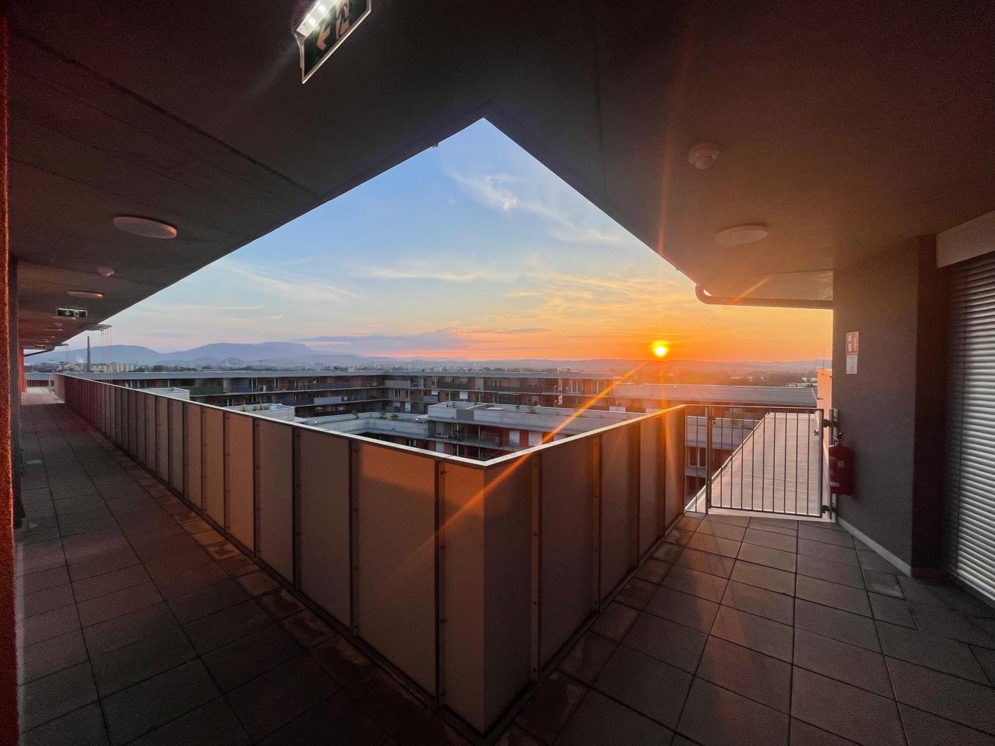 Ferienwohnung 100 Qm Penthouse, Self-Check-In, 2 Parkplaetze Graz Exterior foto