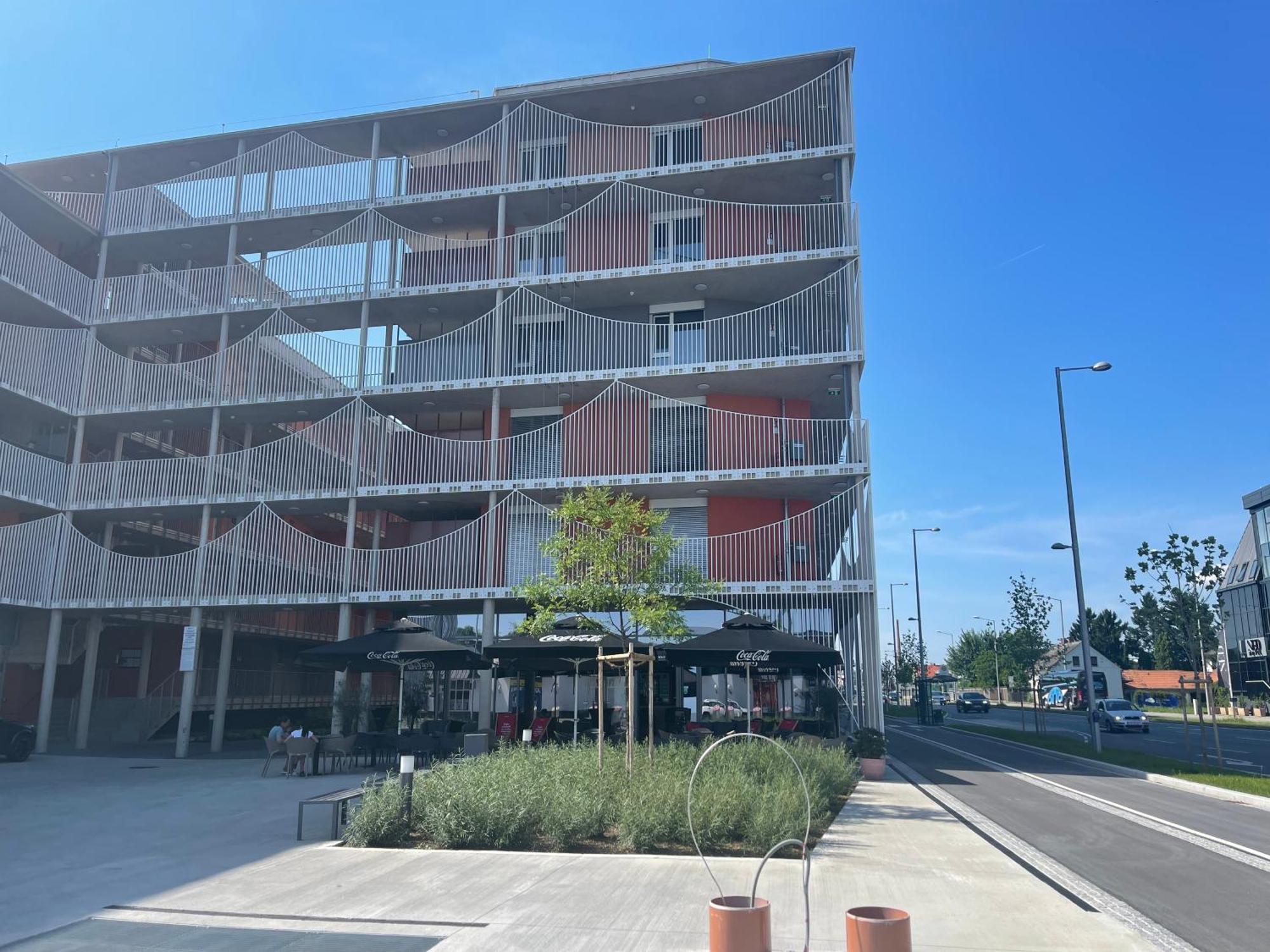 Ferienwohnung 100 Qm Penthouse, Self-Check-In, 2 Parkplaetze Graz Exterior foto