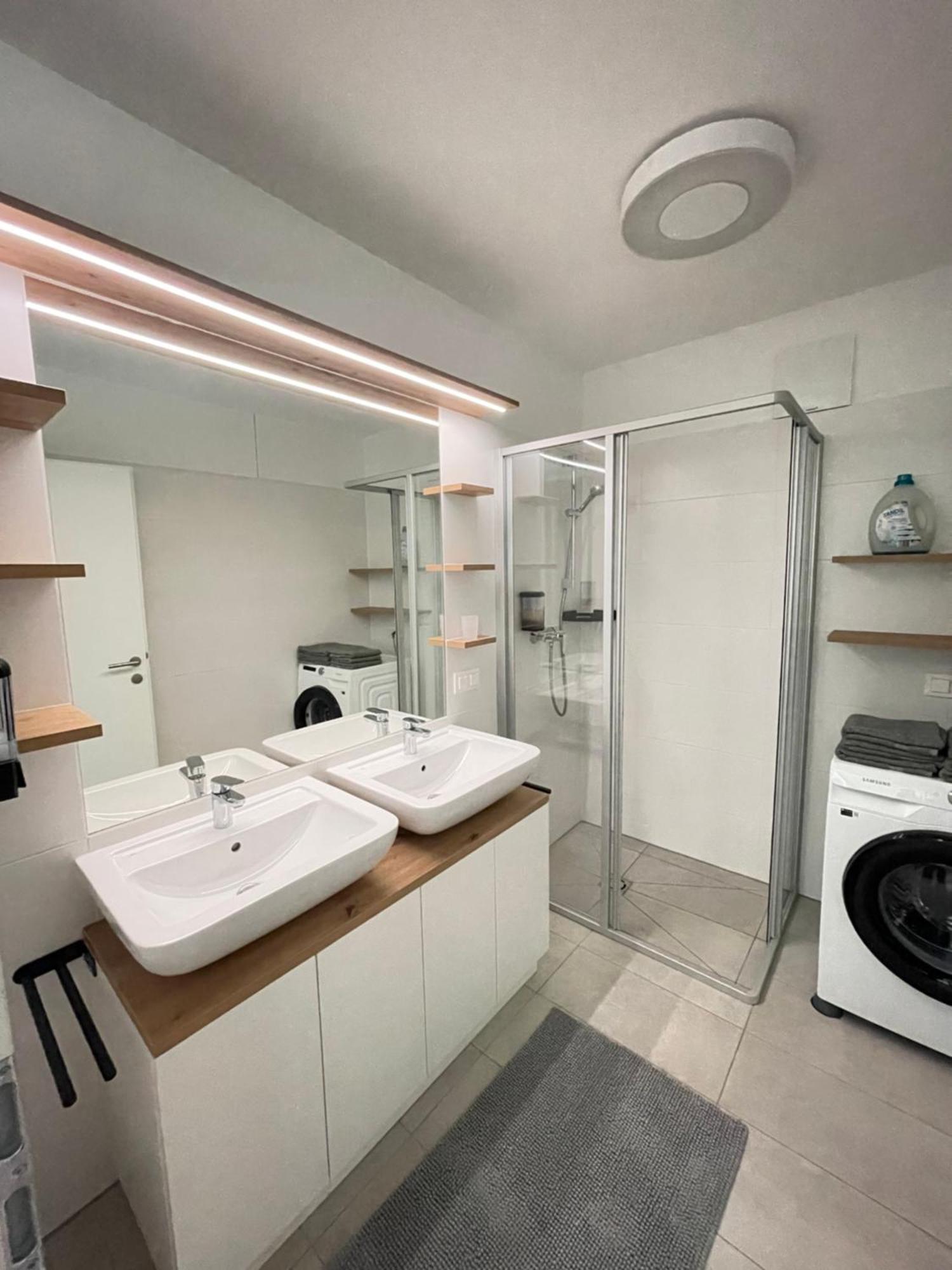Ferienwohnung 100 Qm Penthouse, Self-Check-In, 2 Parkplaetze Graz Exterior foto