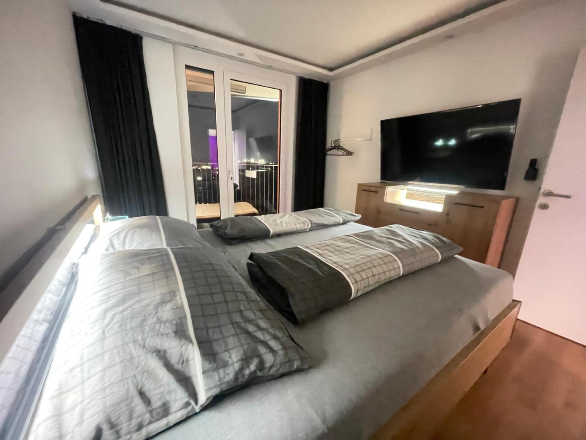 Ferienwohnung 100 Qm Penthouse, Self-Check-In, 2 Parkplaetze Graz Exterior foto